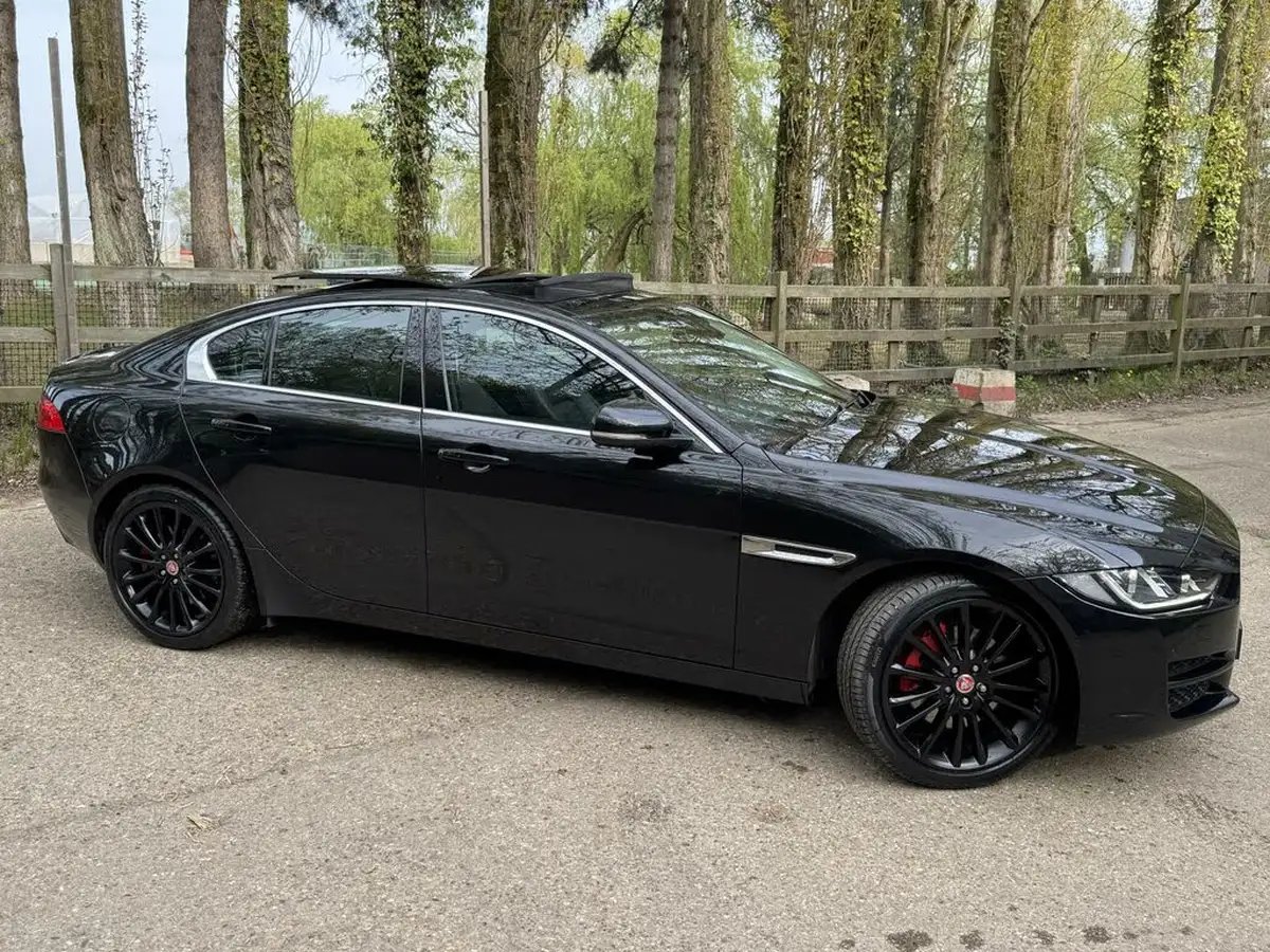 2017-jaguar-xe-20d-portfolio-180ps-awd-ss-1999cc-auto-big-4