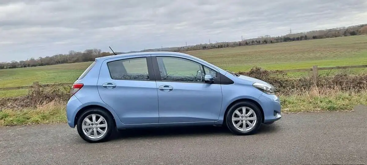 2013-toyota-yaris-133-tr-vvt-i-5d-big-2