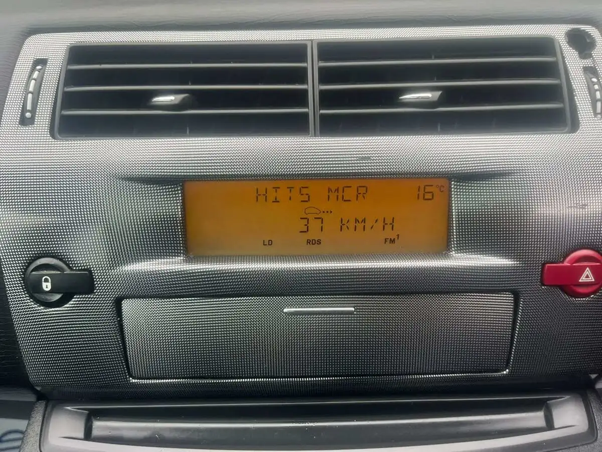 2009-citroen-c4-16-cachet-big-23