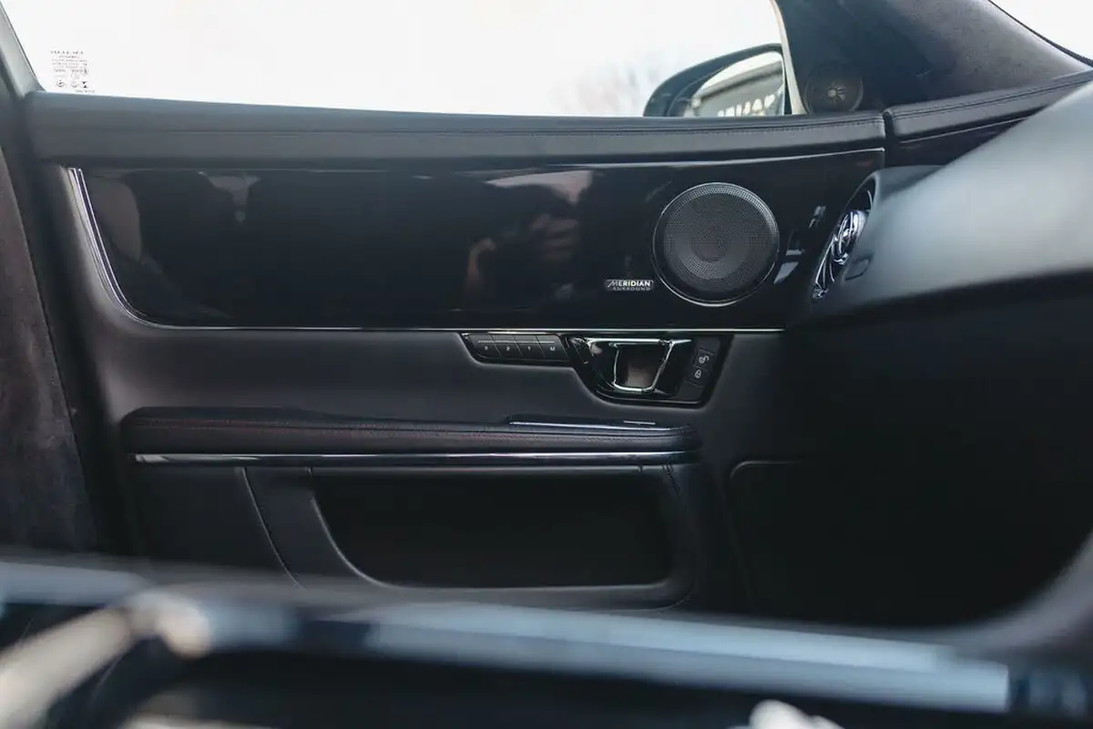 2015-jaguar-xj-series-50-xjr-saloon-big-33