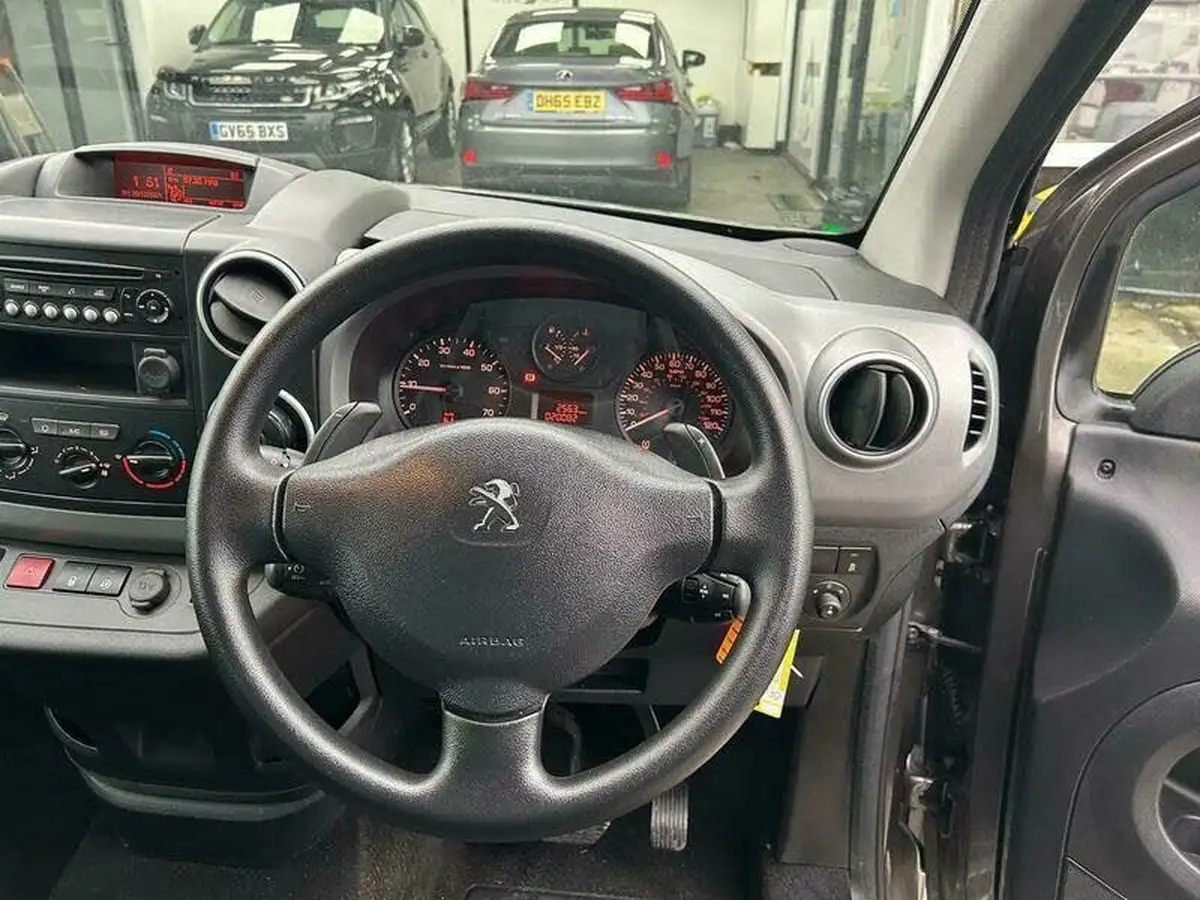 2018-peugeot-partner-big-38