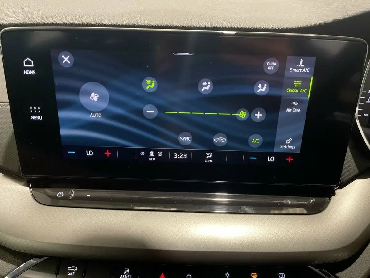 2021-skoda-octavia-20tdi-se-technology-115ps-scr-estate-big-16