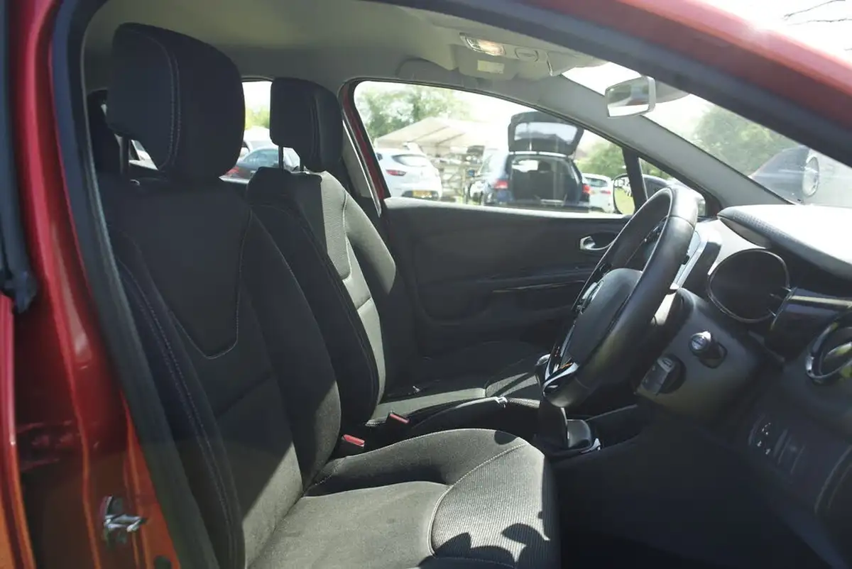 2015-renault-clio-12-dynamique-nav-big-37