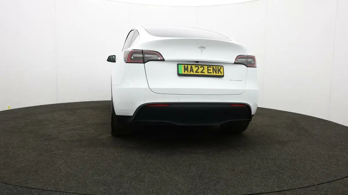 2022-tesla-model-y-e-long-range-big-35