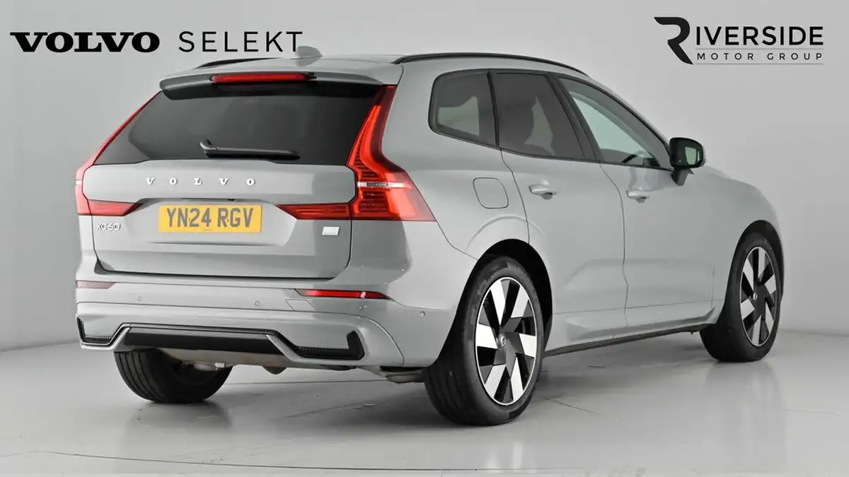 2024-volvo-xc60-20-t8-ultimate-dark-big-5