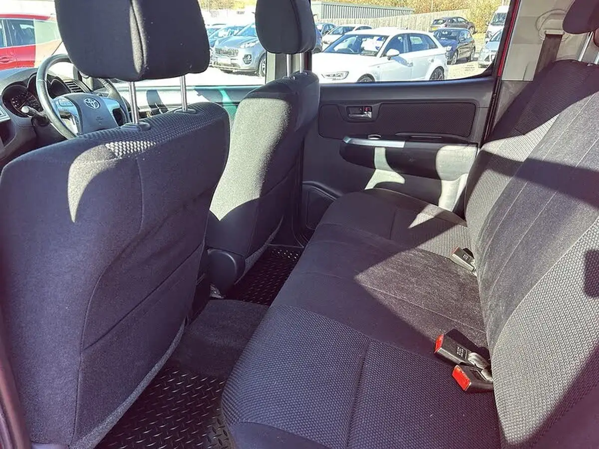 2016-toyota-hi-lux-30td-invincible-auto-big-10