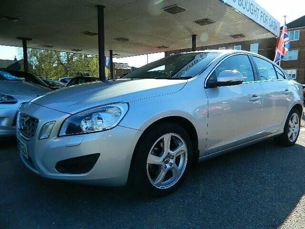 2012-volvo-s60-16-t3-se-16-1595cc-big-11