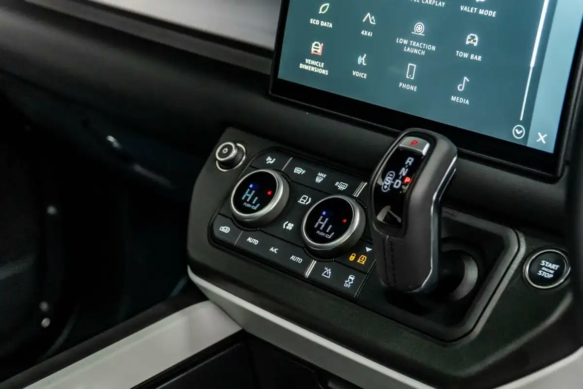 2024-land-rover-110-defender-30-d350-x-dynamic-se-big-32