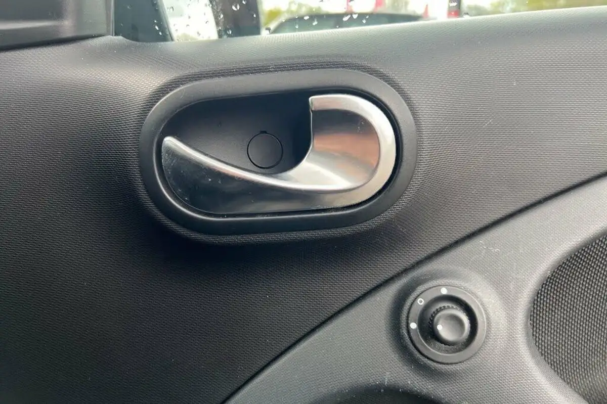 2018-smart-forfour-eq-prime-premium-plus-big-21
