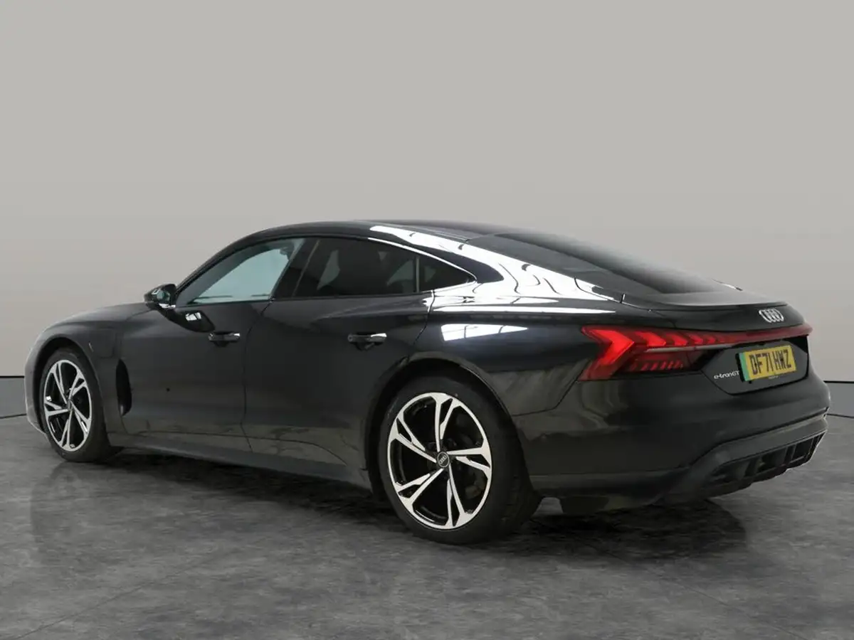 2022-audi-e-tron-gt-e-big-10