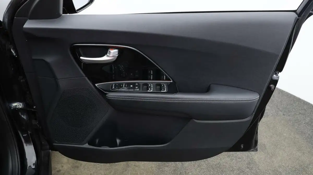 2021-kia-e-niro-ev-3-big-14