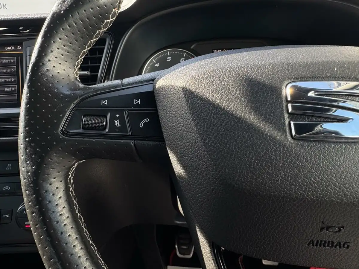 2016-seat-leon-20-tsi-cupra-290-black-hatchback-5d-big-28