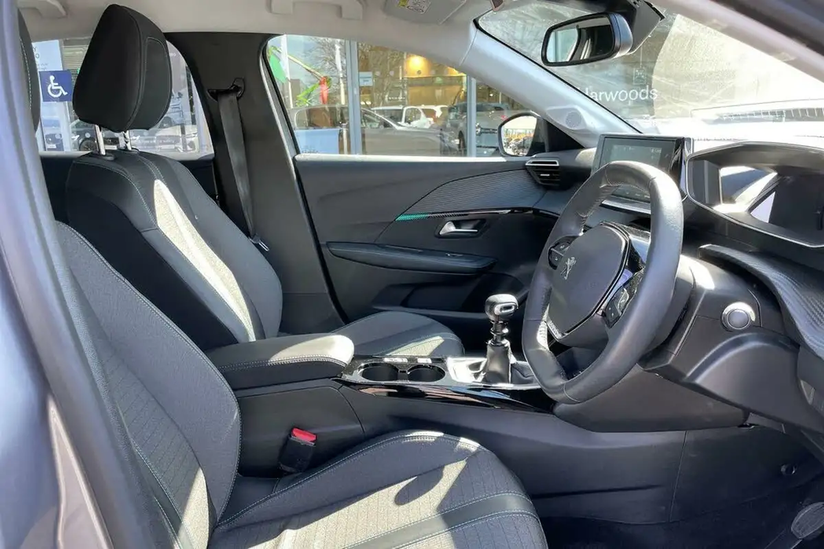 2022-peugeot-208-12-puretech-allure-premium-100bhp-big-23