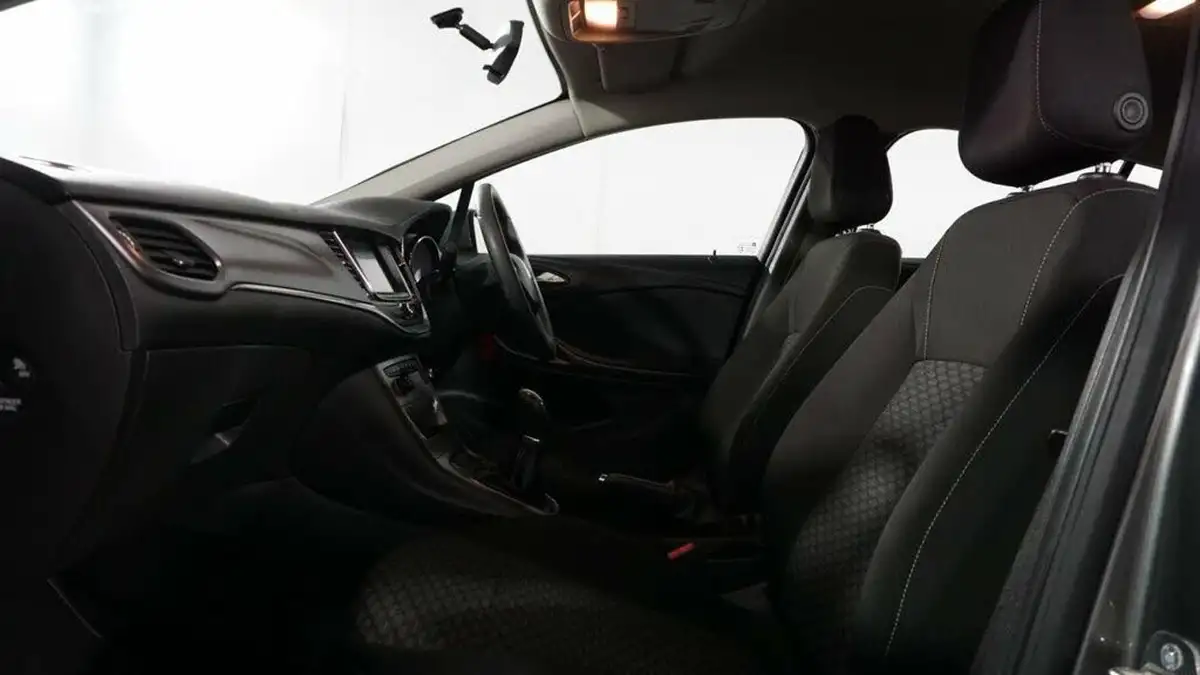2016-vauxhall-astra-14i-16v-turbo-design-125ps-hatchback-big-10