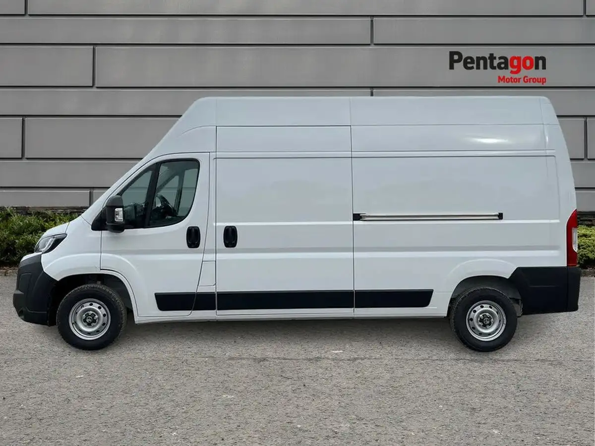 2024-vauxhall-movano-big-11