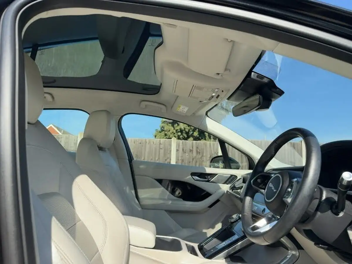 2019-jaguar-i-pace-ev400-se-big-42