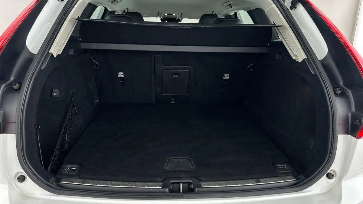 2020-volvo-xc60-20-b5-momentum-big-14