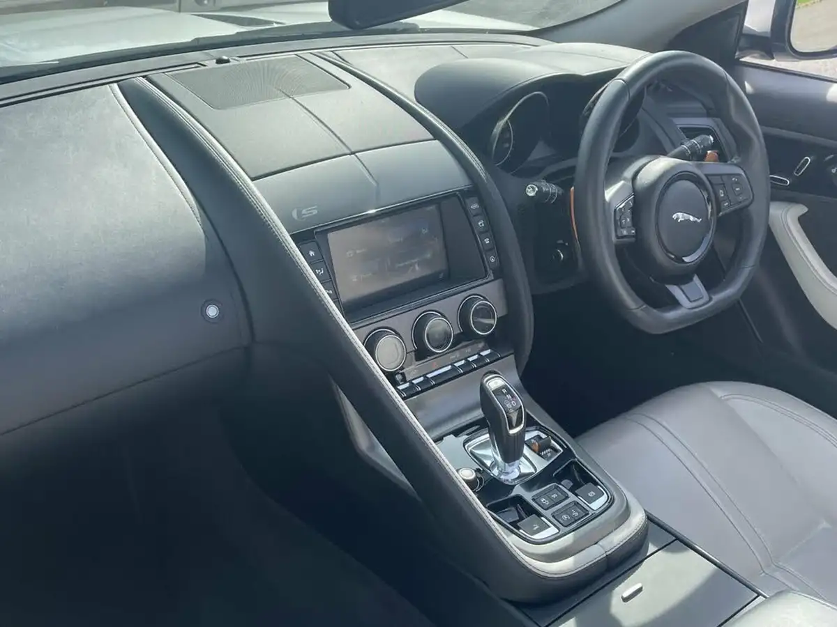 2016-jaguar-f-type-30-s-convertible-quickshift-big-2