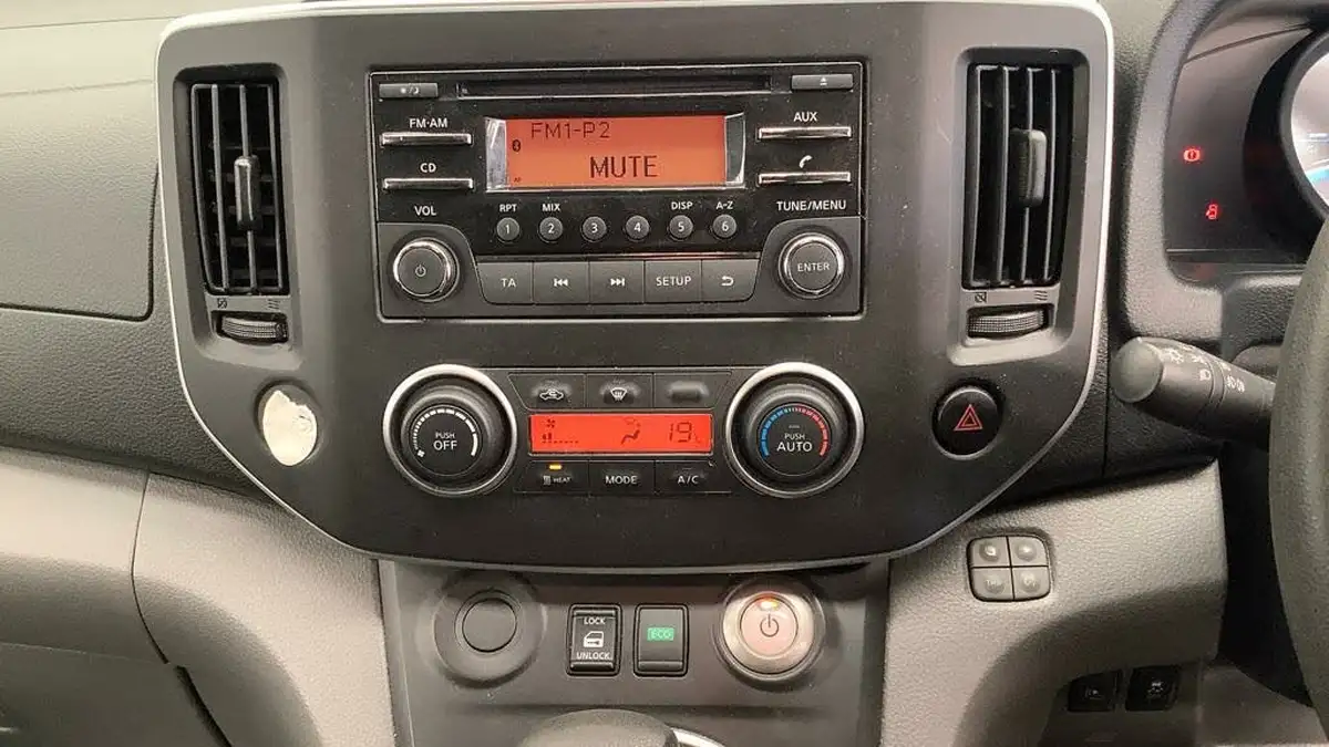2019-nissan-env200-e-acenta-panel-van-auto-big-6