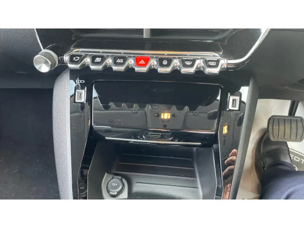 2022-peugeot-208-e-allure-premium-big-39