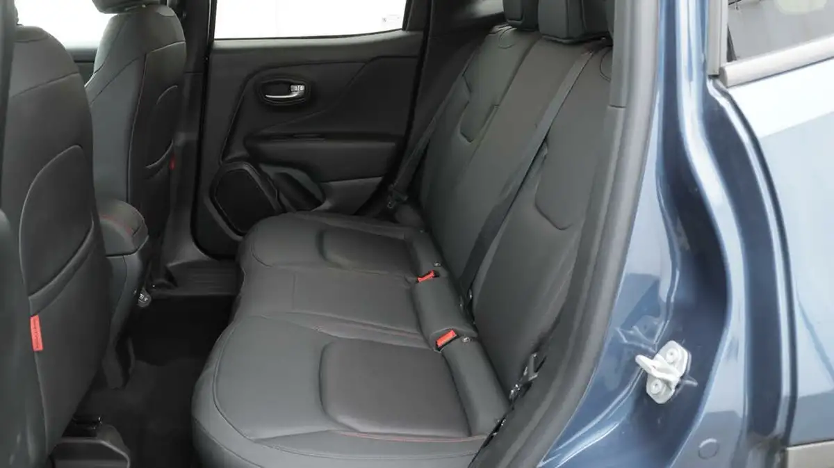2021-jeep-renegade-13-gse-trailhawk-phev-big-16