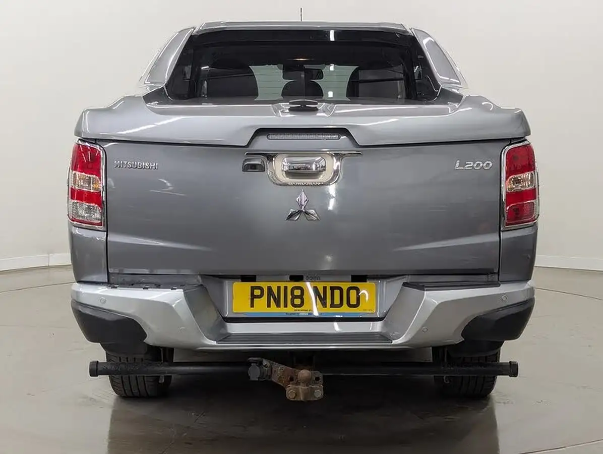 2018-mitsubishi-l200-24di-d-barbarian-sda-auto-big-8