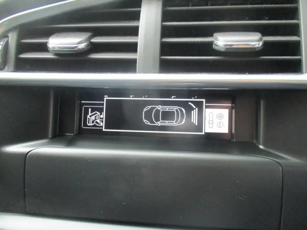 2012-citroen-c4-16-vtr-auto-big-42