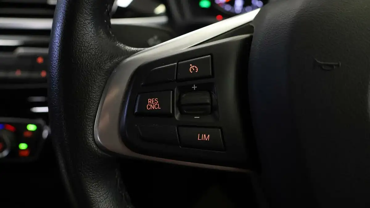 2021-bmw-x1-15-xdrive-25e-phev-xline-big-22