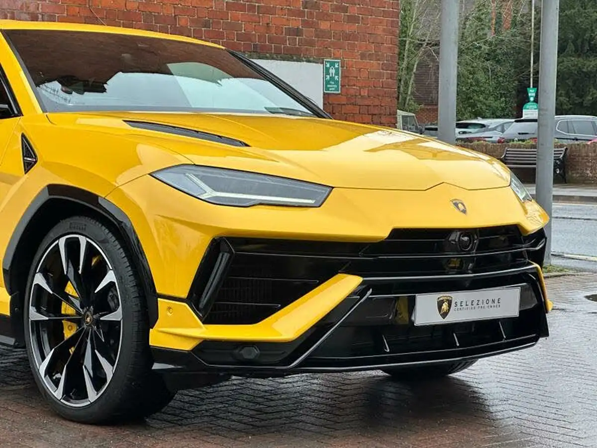 2023-lamborghini-urus-40-no-trim-big-19