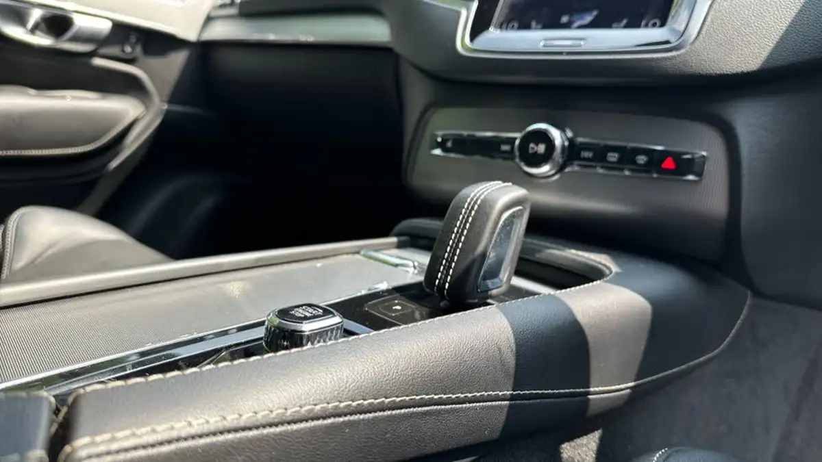 2022-volvo-xc90-20td-b5-r-design-big-25
