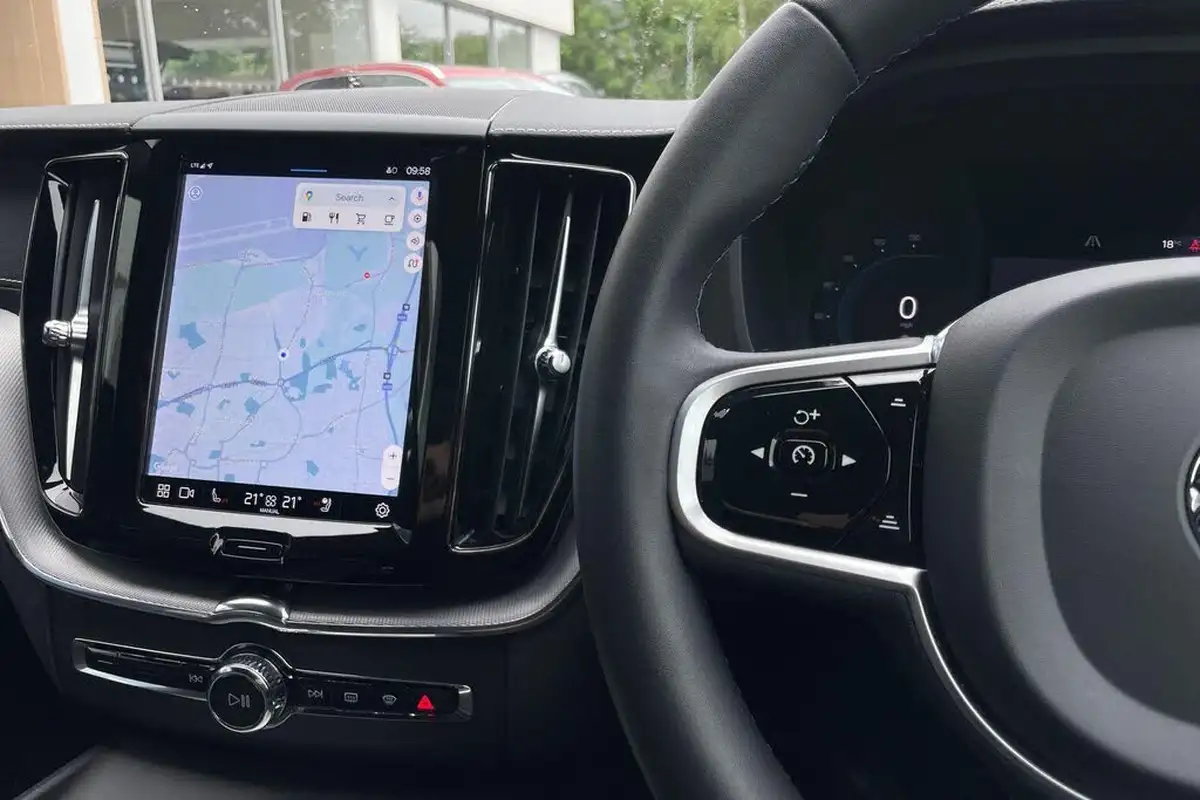 2021-volvo-xc60-20-b5-r-design-pro-awd-big-34