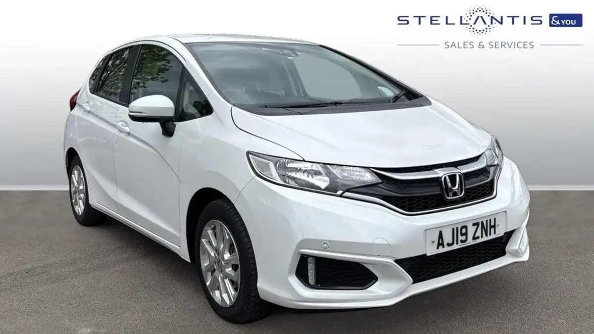 2019-honda-jazz-13-i-vtec-se-navi-cvt-big-0