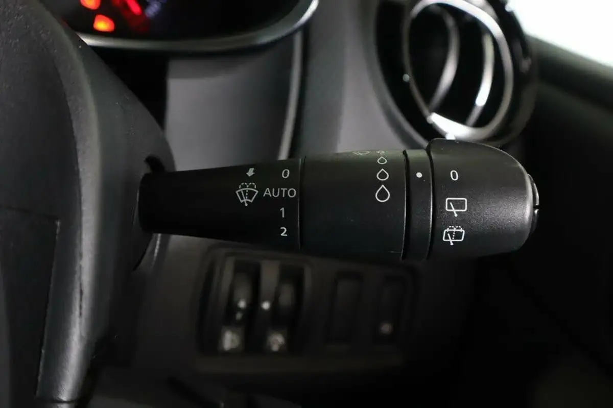 2017-renault-clio-09-tce-dynamique-s-nav-big-24
