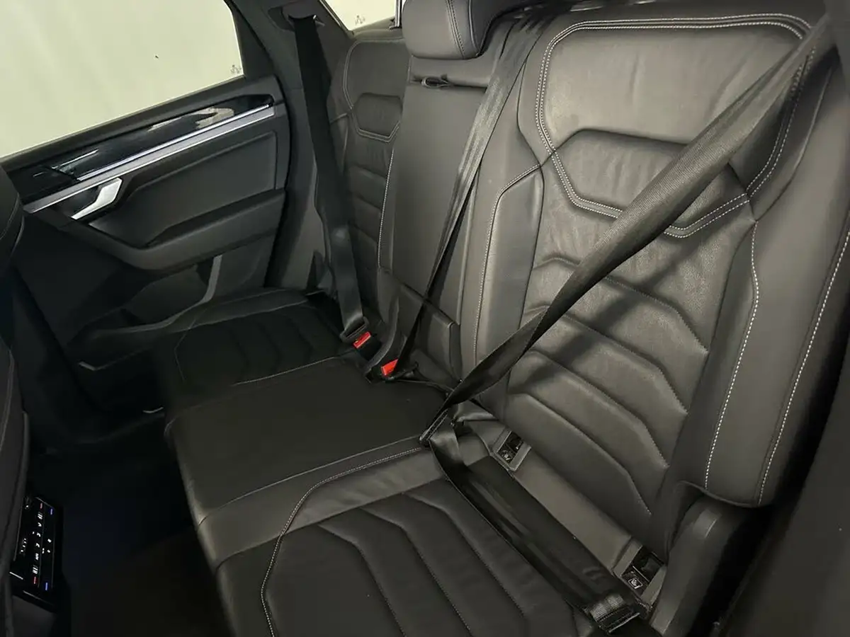 2020-volkswagen-touareg-30tsi-black-edition-big-19