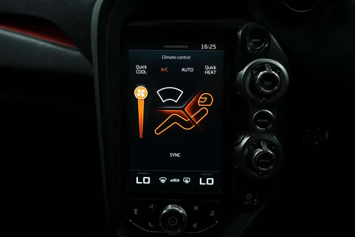 2019-mclaren-720s-40-luxury-big-28