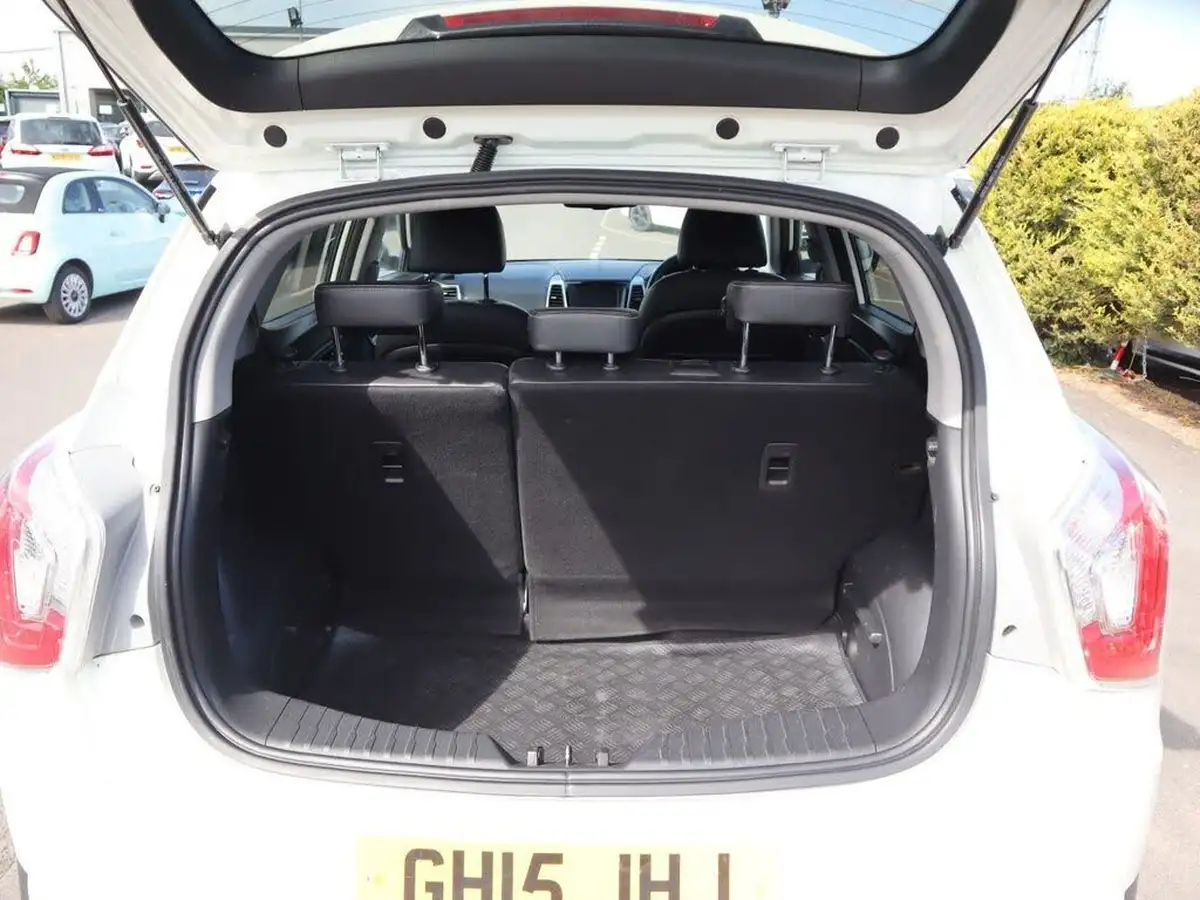 2015-kgm-ssangyong-tivoli-16-elx-big-23