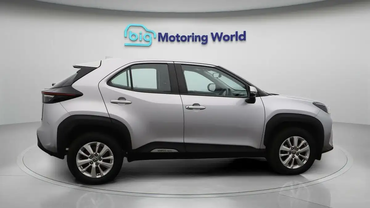 2022-toyota-yaris-cross-15-vvt-i-icon-big-8
