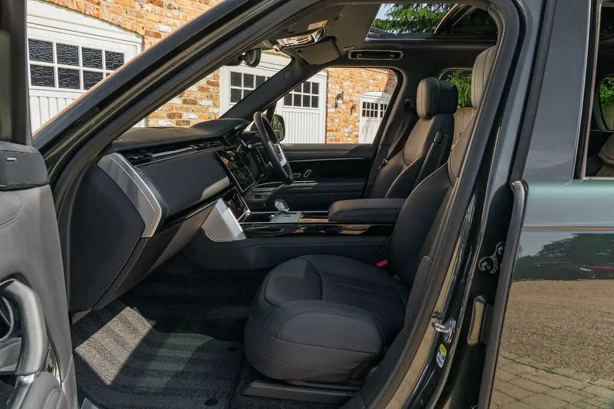 2023-land-rover-range-rover-30-d300-se-big-31