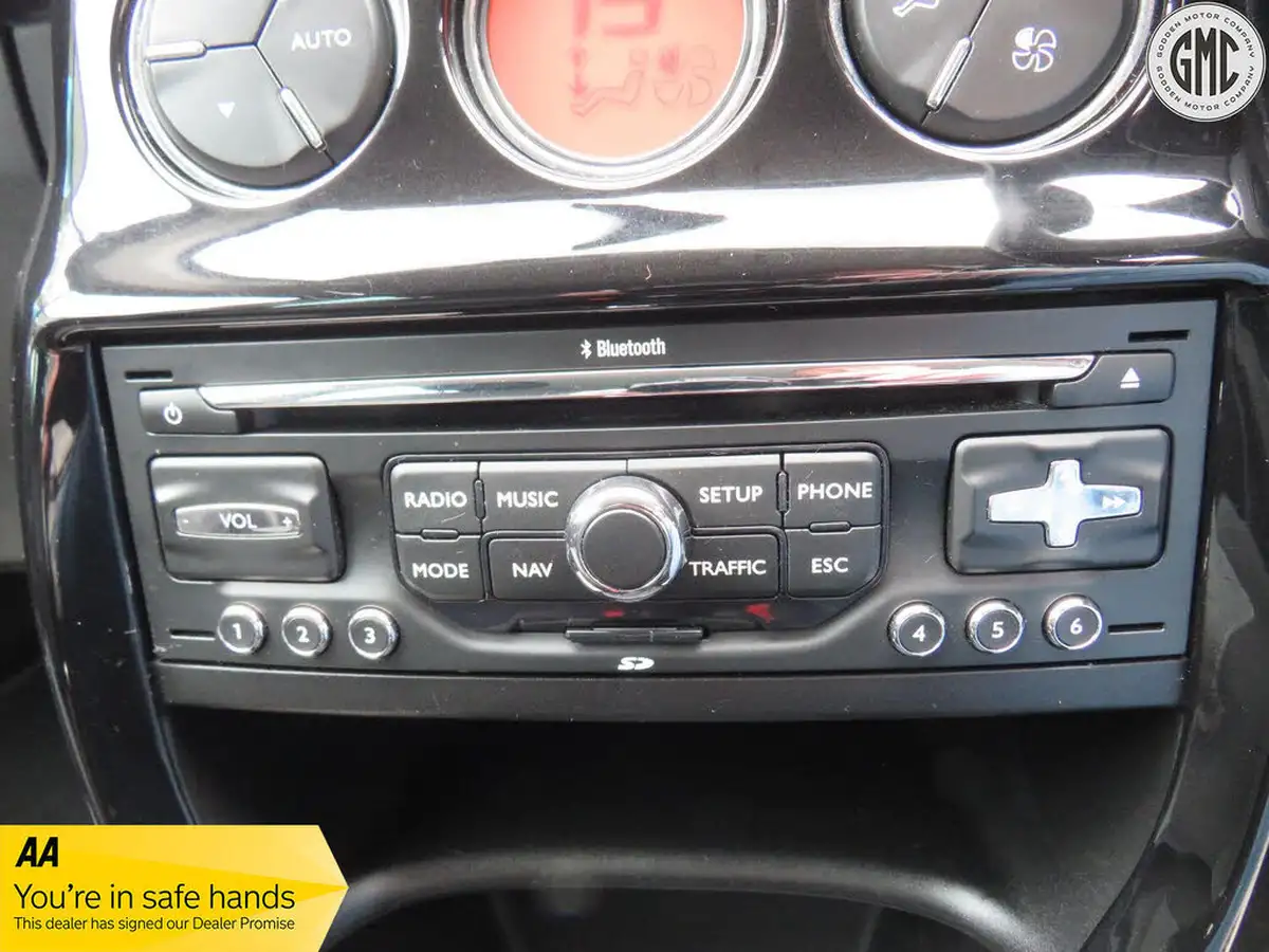 2011-citroen-c3-14-connexion-big-17