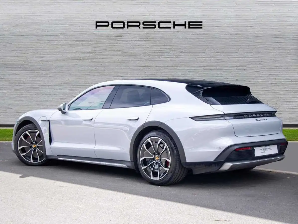 2023-porsche-taycan-e-4s-cross-turismo-big-2