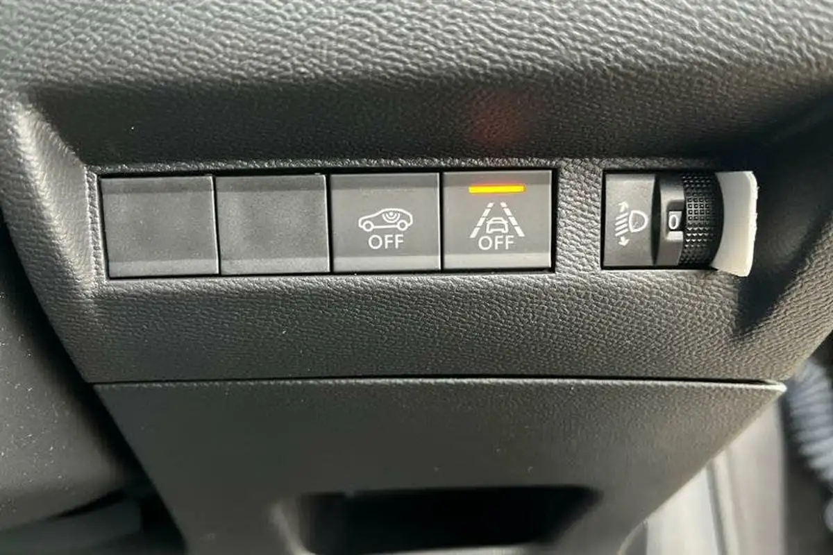 2021-peugeot-208-12-puretech-active-premium-100bhp-eat8-big-36