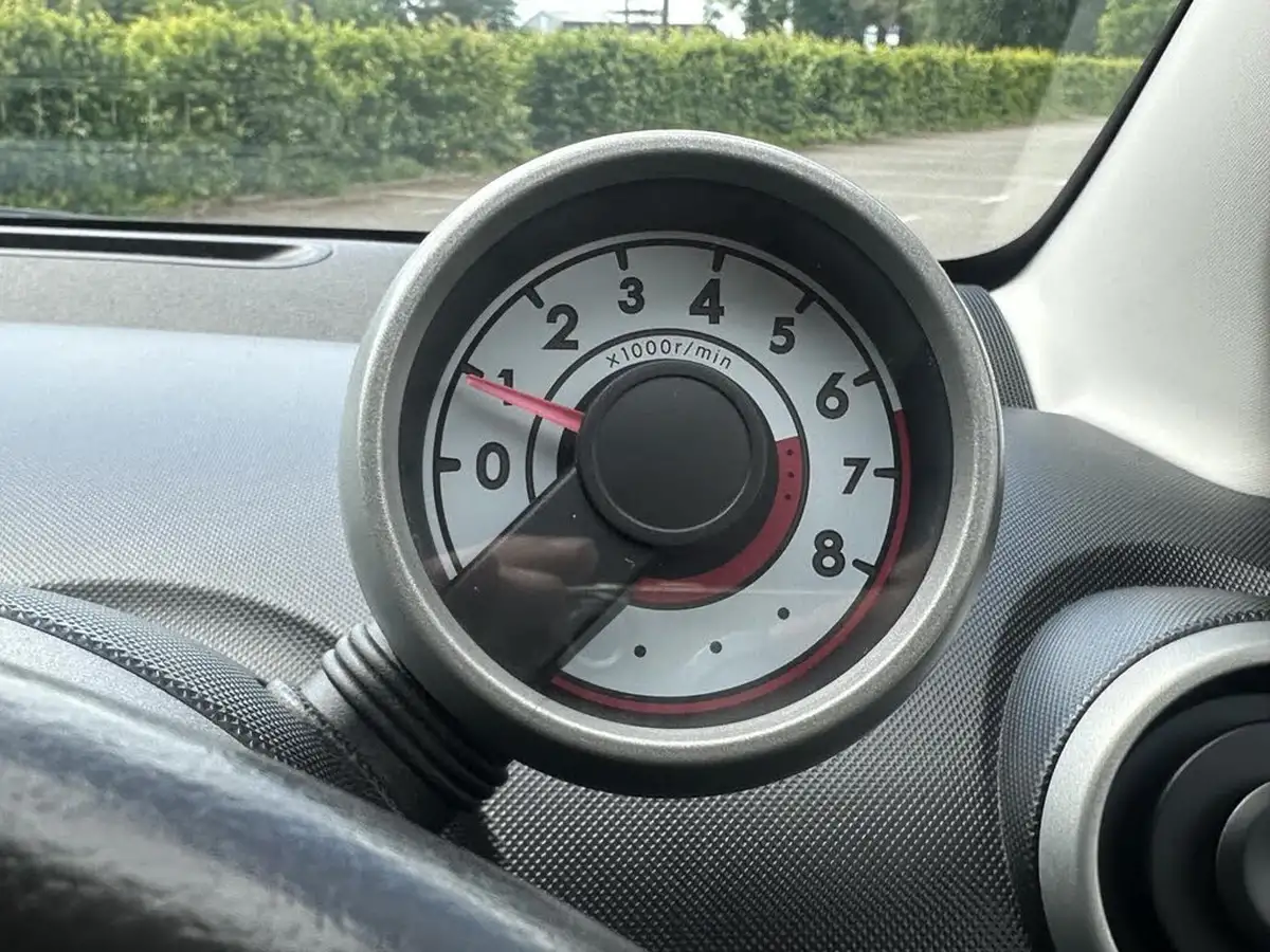 2014-toyota-aygo-10-mode-ac-5d-big-24