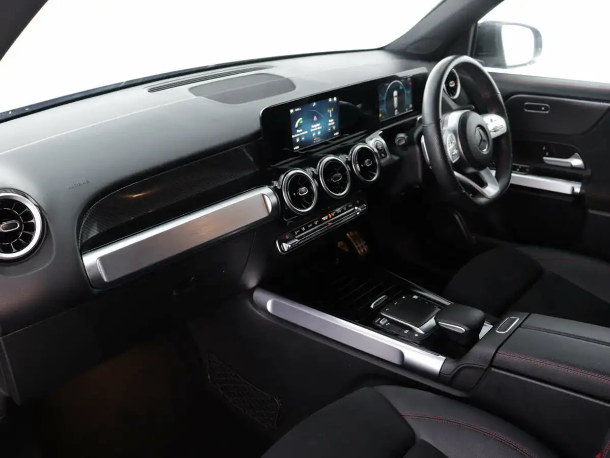 2021-mercedes-benz-glb-class-13-glb200-amg-line-7g-tronic-big-38