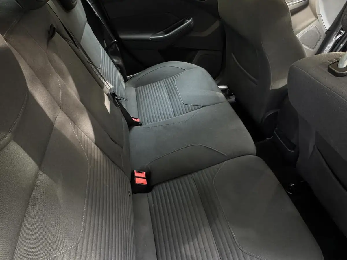 2015-ford-focus-10-titanium-t-125ps-hatchback-big-36
