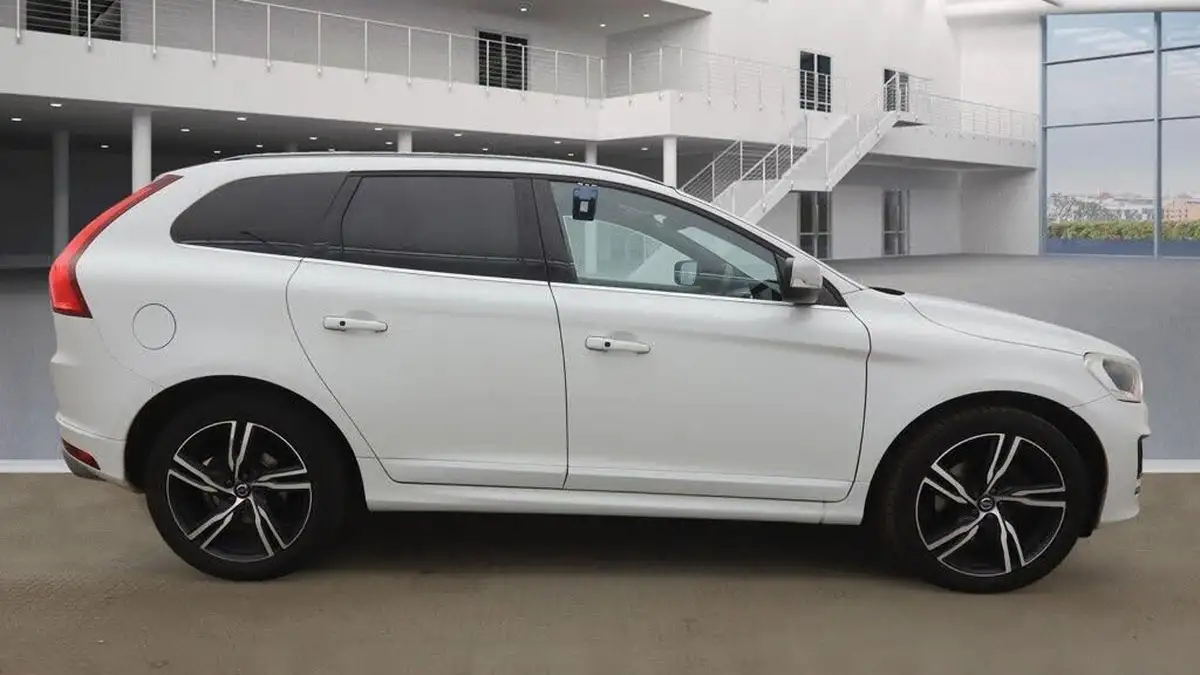 2016-volvo-xc60-20td-d4-r-design-lux-nav-geartronic-big-6