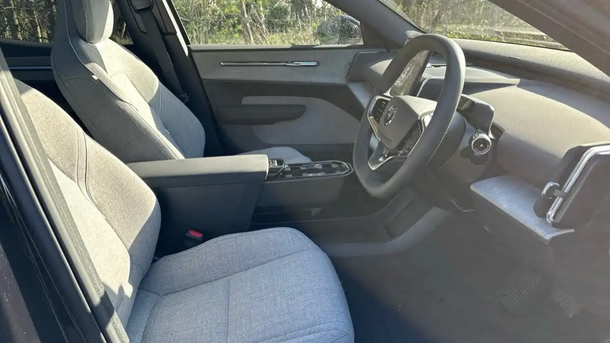 2025-volvo-ex30-e-single-motor-ultra-big-40