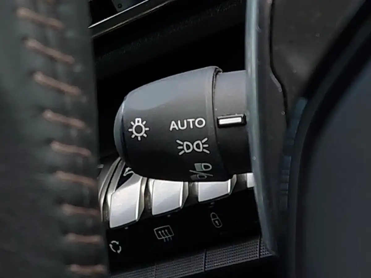 2023-peugeot-3008-suv-15-bluehdi-active-premium-eat8-big-16