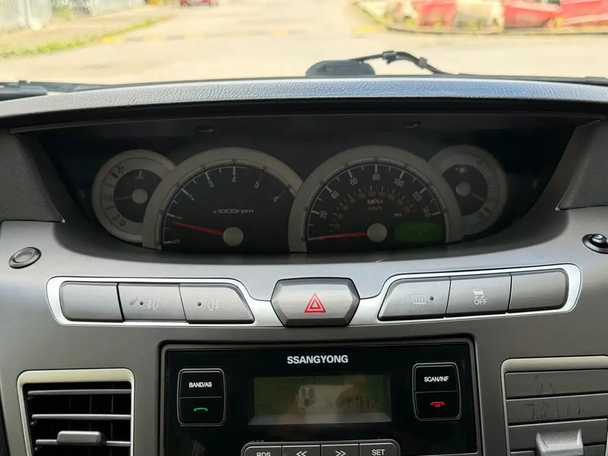 2018-kgm-ssangyong-turismo-22td-ex-auto-big-28