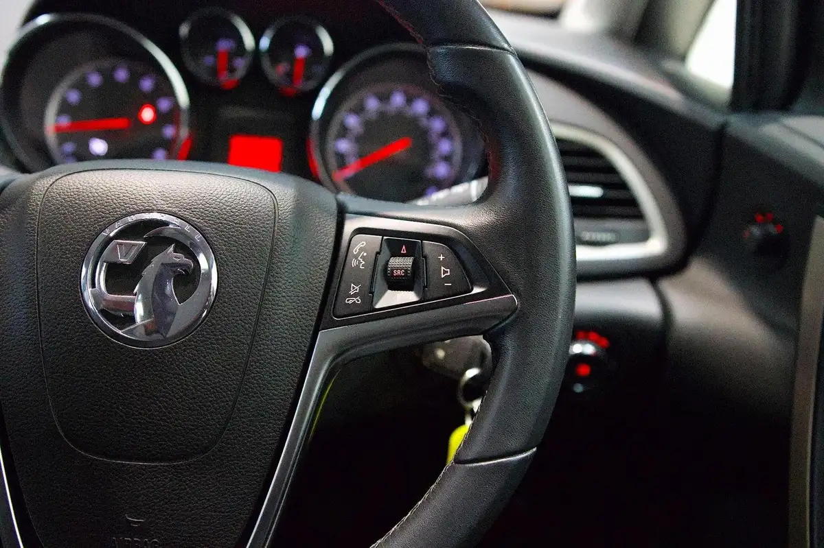 2013-vauxhall-astra-14-energy-big-16