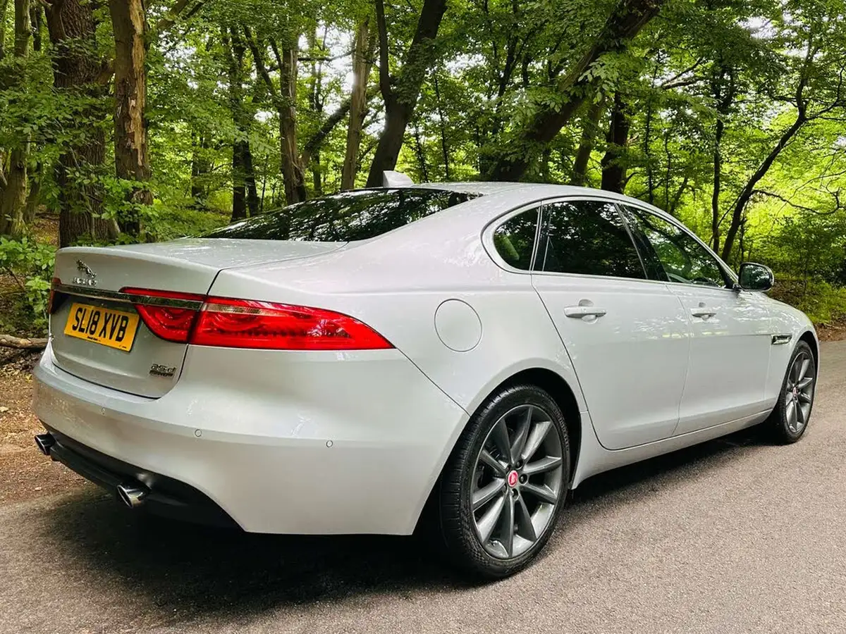 2018-jaguar-xf-20td-portfolio-240ps-awd-saloon-4d-1998cc-auto-big-42